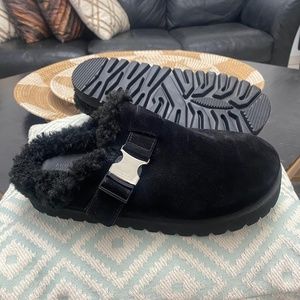 Brand New Moncler winter shearling mules Size 39 (8.5us) slippers slides